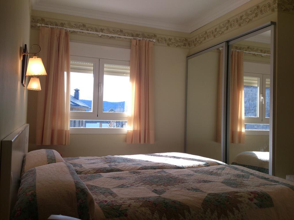 ז'אקה Hotel Chalet Puigdefabregas חדר תמונה